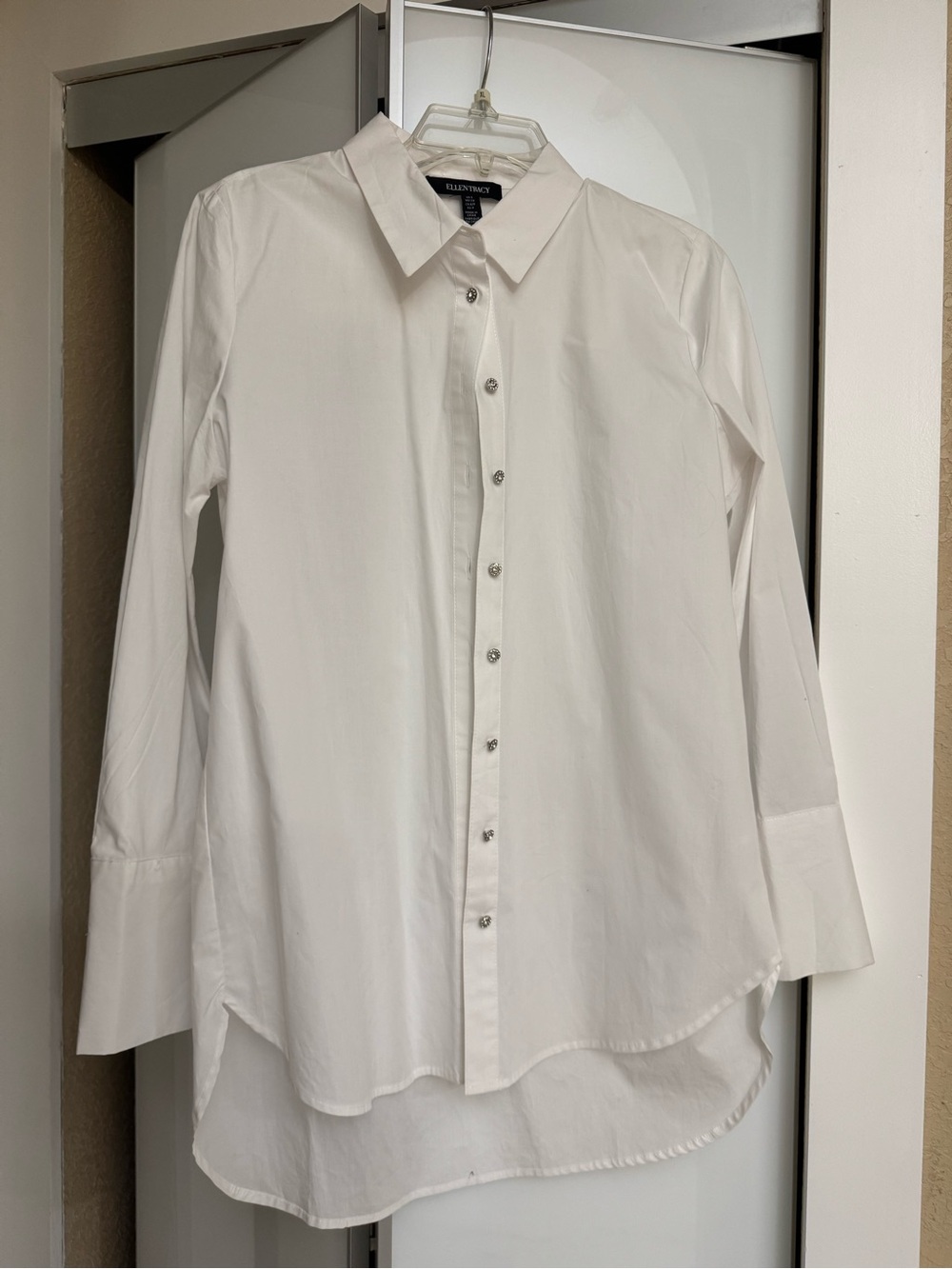Ellen Tracy Crisp White Button-Up oversize Shirt.